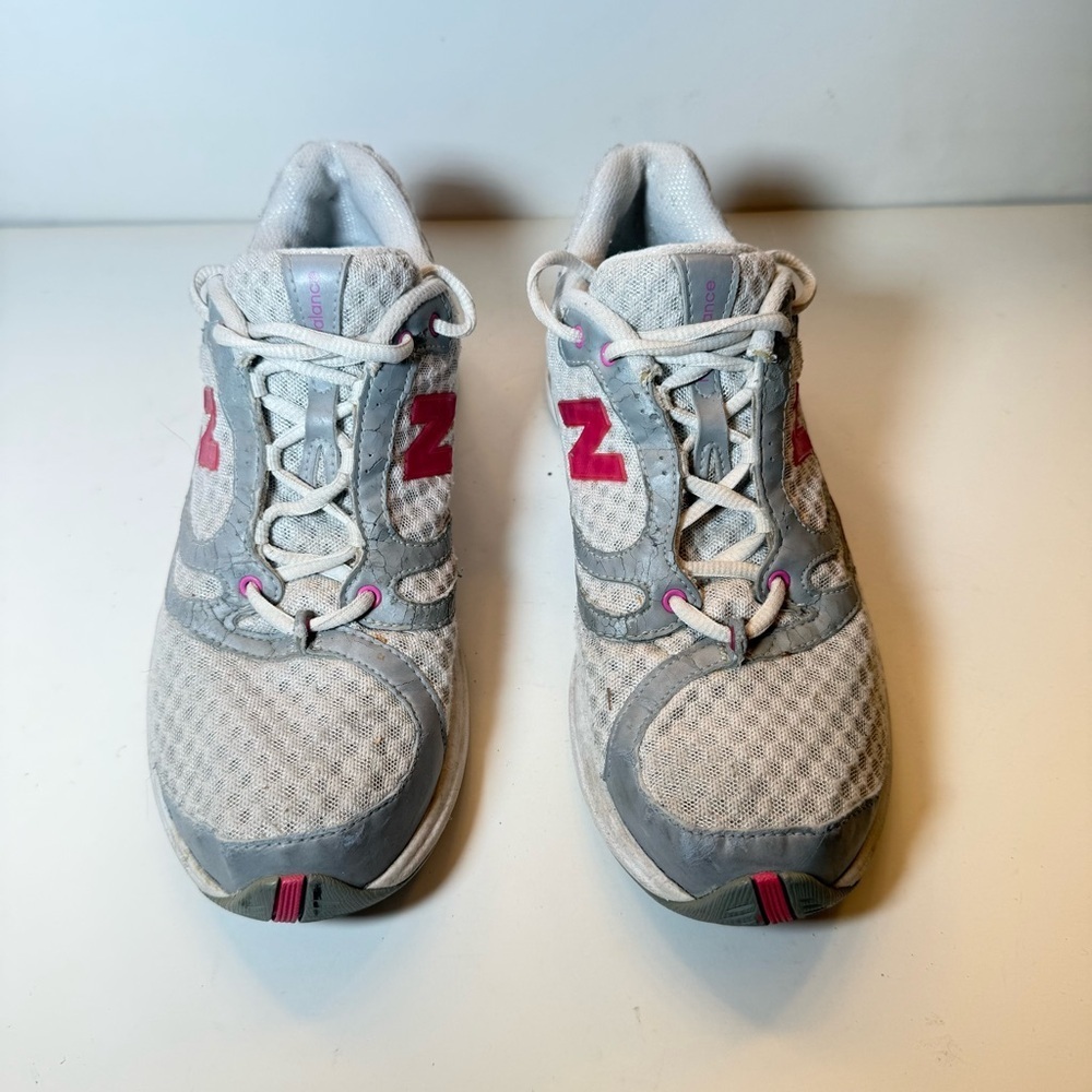 New Balance Women's Gray and Pink Sneakers Size 8.5